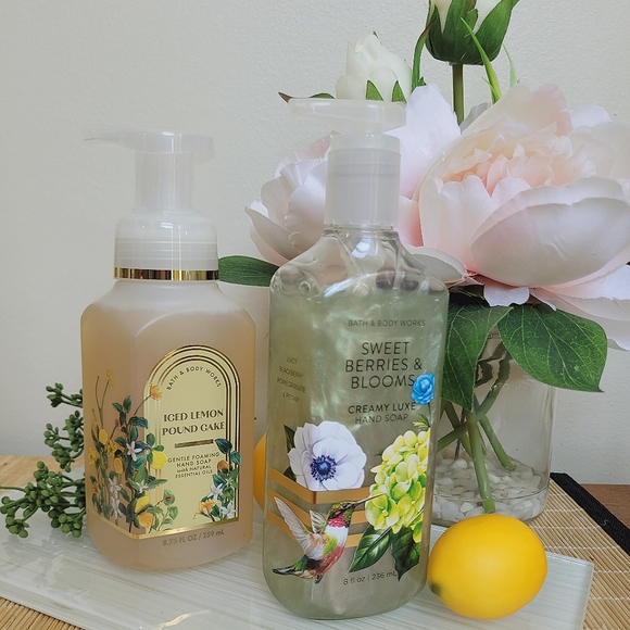 Sweet Berries Blooms & Iced Lemon Pound Cake Bath & Body Works Hand Soap Set NWT - Picture 9 of 9